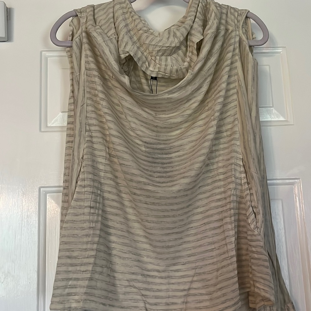 Sleeveless blouse NWT. Size medium but could fit a large